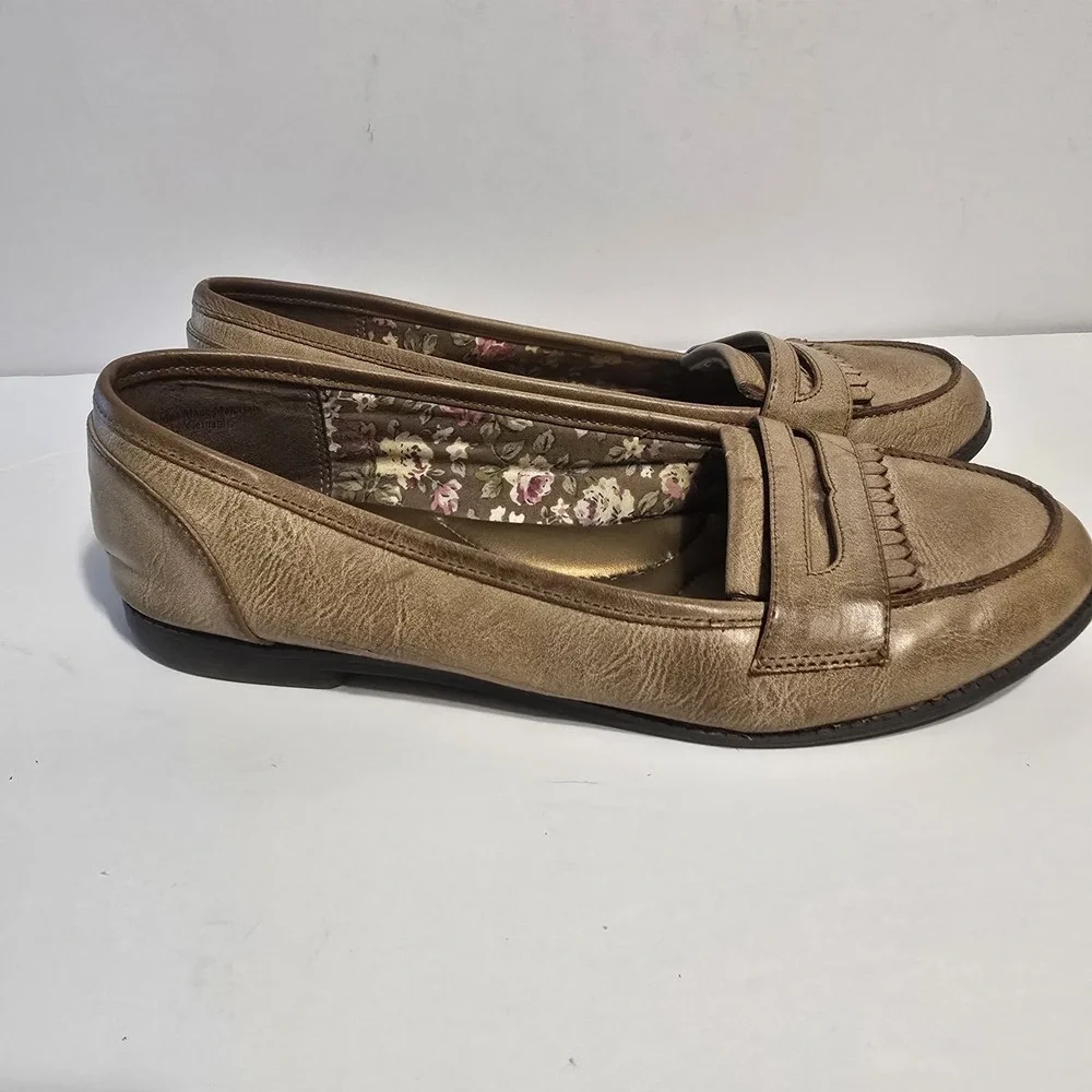 Tan Faux Leather Penny Loafers with Floral Lining and Fringe Detail 7.5‎